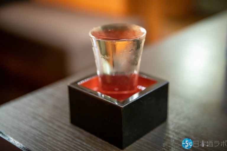 「もっきり」とは?枡になみなみ注がれた日本酒の飲み方を解説! 「もっきり」とは?枡になみなみ注がれた日本酒の飲み方を解説!