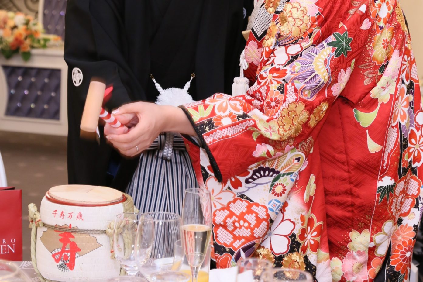 日本酒の樽割り「鏡開き」！正しい手順やシーンを詳しく解説 | [-5℃]日本酒ラボ