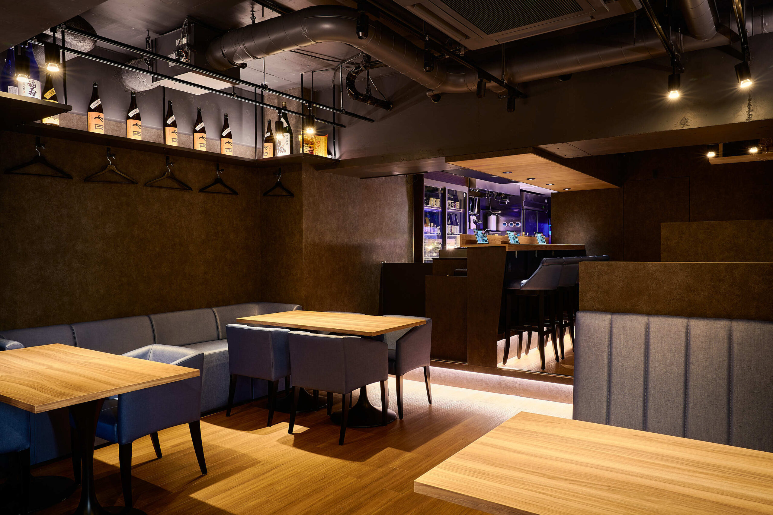 風味を言語化する日本酒ソムリエAI「KAORIUM for Sake」都内初の導入店舗となる日本酒バル“AKA-KUMA”（アカクマ）が2021年4月23日（金）新宿にオープン