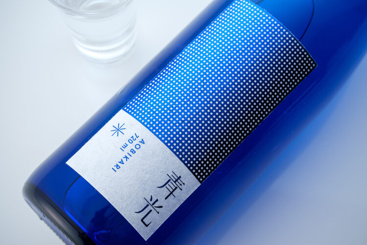 日本初の「新型LED夢酵母」で醸す未来のLED日本酒。最新技術と伝統の融合「青光」6/24より一般販売開始