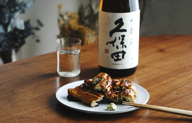 うなぎの蒲焼と日本酒