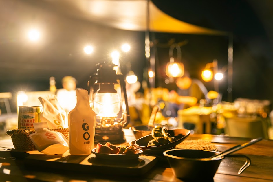 アウトドア専用日本酒 GO POCKET味わいを楽しめる７種類のラインナップが勢揃い。 7月22日より無印良品津南キャンプ場にて販売開始。初日は熱燗用オリジナルメスティン などを用意したイベントを開催