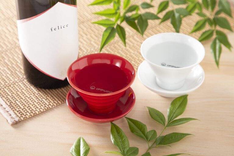 一風堂×日本酒！ 一風堂のラーメン丼がおちょこになって登場！ 8月6日(金)からオリジナルデザインおちょこを 一風堂ECサイトにて数量限定販売 ～酒蔵応援！福岡の蔵元「みいの寿」の純米吟醸酒「felice」とのセットも販売～