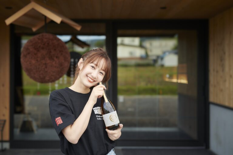 タレント・モデル・利酒師 高田秋、初プロデュースとなる日本酒「秋華七 -AKIHANA-」を誕生日の9月23日(木・祝)より、期間限定で発売開始