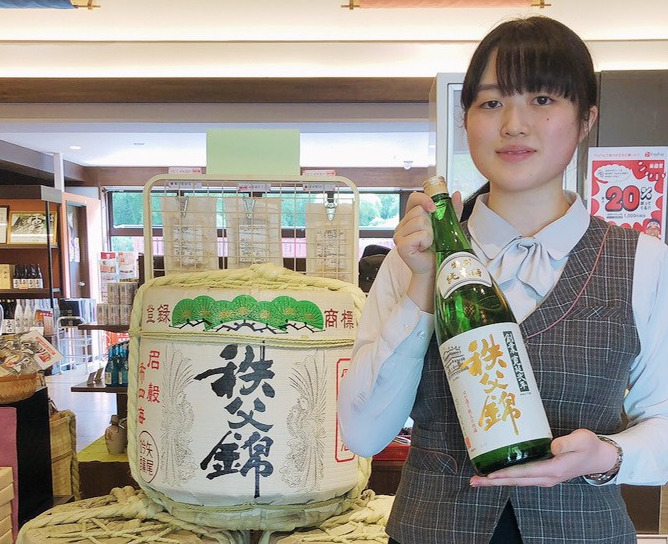 10/1「日本酒の日」に合わせて秩父の日本酒と酒粕菓子をPR。おふろcafe 白寿の湯にて日本酒風呂を実施