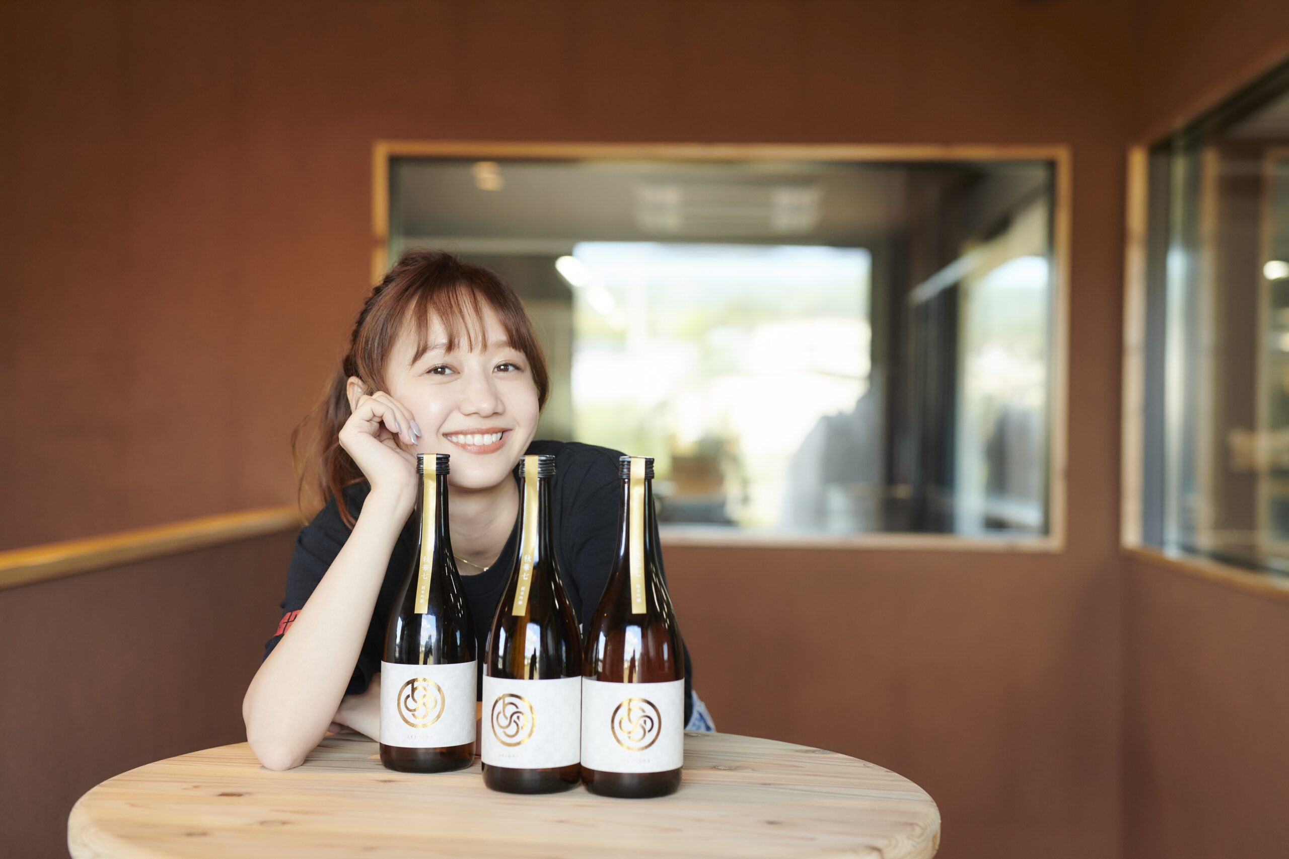 タレント・モデル・利酒師 高田秋、初プロデュースとなる日本酒「秋華七 -AKIHANA-」を誕生日の9月23日(木・祝)より、期間限定で発売開始