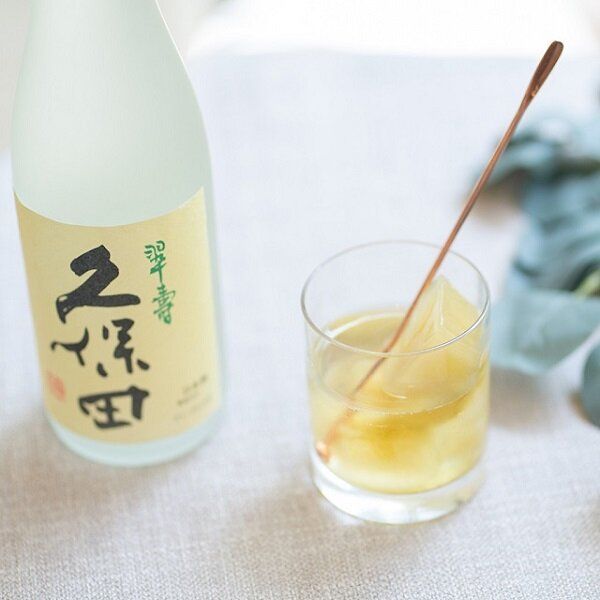 緑茶氷で作る爽やかな日本酒ロック