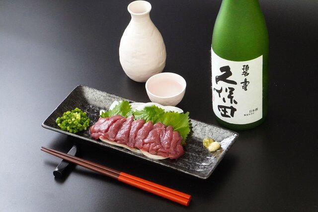 【KUBOTAYA】馬刺しと日本酒の相性は？ 部位ごとにおすすめの日本酒を紹介！
