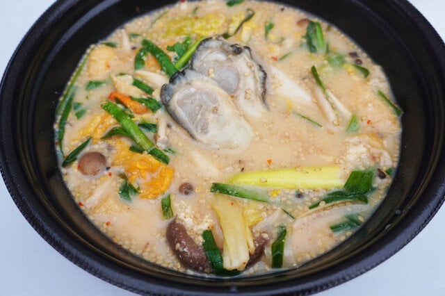 牡蠣の豆乳味噌鍋