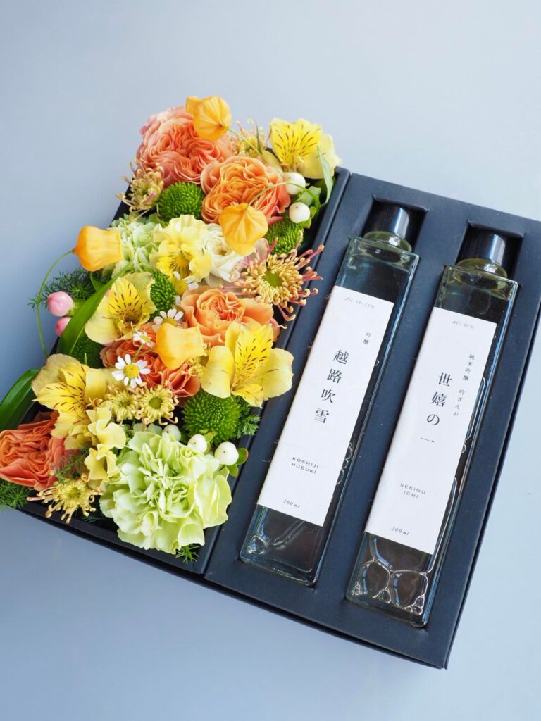 【SakeHana Box】花と日本酒のサプライズGIFT BOX発売開始。AIレコメンドのパーソナライズ日本酒と生花のコラボレーション