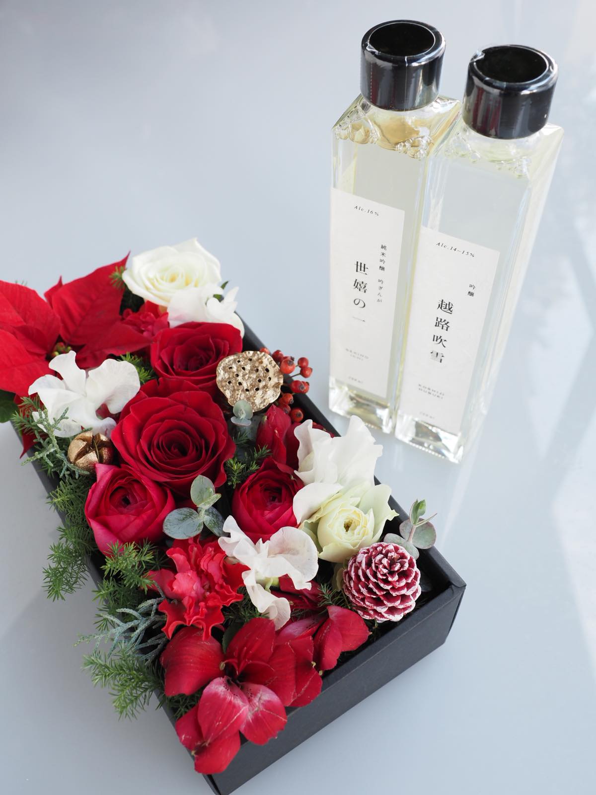 【SakeHana Box】花と日本酒のサプライズGIFT BOX発売開始。AIレコメンドのパーソナライズ日本酒と生花のコラボレーション