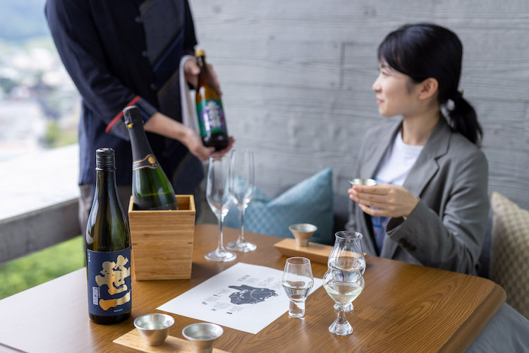 【星のや富士】山梨県の風土が生み出す日本酒の魅力を学ぶ「山麓のSAKE滞在」今冬も開催｜期間：2023年12月1日～2024年2月29日