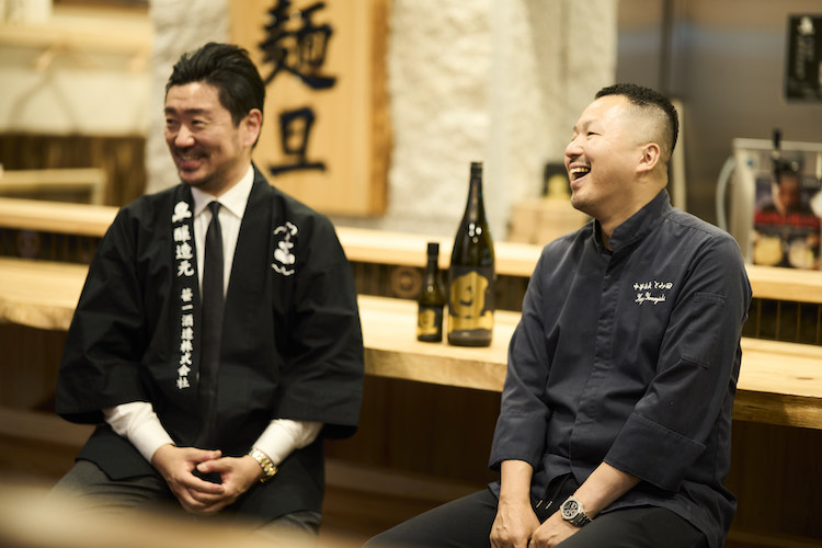 創業360年の山梨の酒蔵「笹一酒造」、ラグジュアリー日本酒ブランド「旦」と「中華蕎麦 とみ田」による初のコラボレーション「旦 純米吟醸 無濾過生原酒 とみ田別誂」販売開始