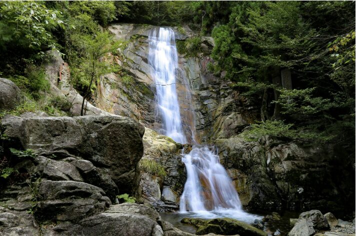 *福知山伏流水の最上流に位置する「白糸の滝」