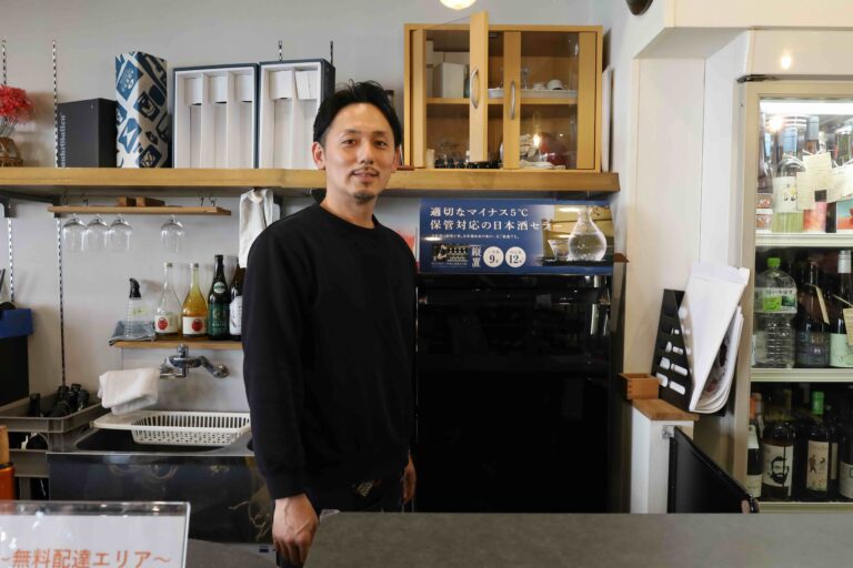 大阪屋酒店 四代目 沼 康之 氏「-5度で保存された日本酒のおいしさを角打ちで」 大阪屋酒店 四代目 沼 康之 氏「-5度で保存された日本酒のおいしさを角打ちで」