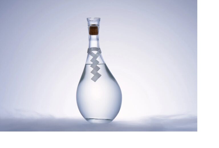 お父さんに贈る、至福の一杯。純米酒を浄溜した新しいお酒『浄酎 -JOCHU- 』父の日キャンペーン