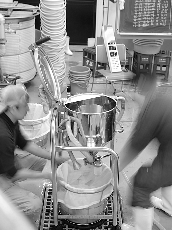 ザ・リッツ・カールトン京都、日本料理 水暉× 藤岡酒造 春霞の余韻とともに愉しむ、銘酒「蒼空」を期間限定で提供