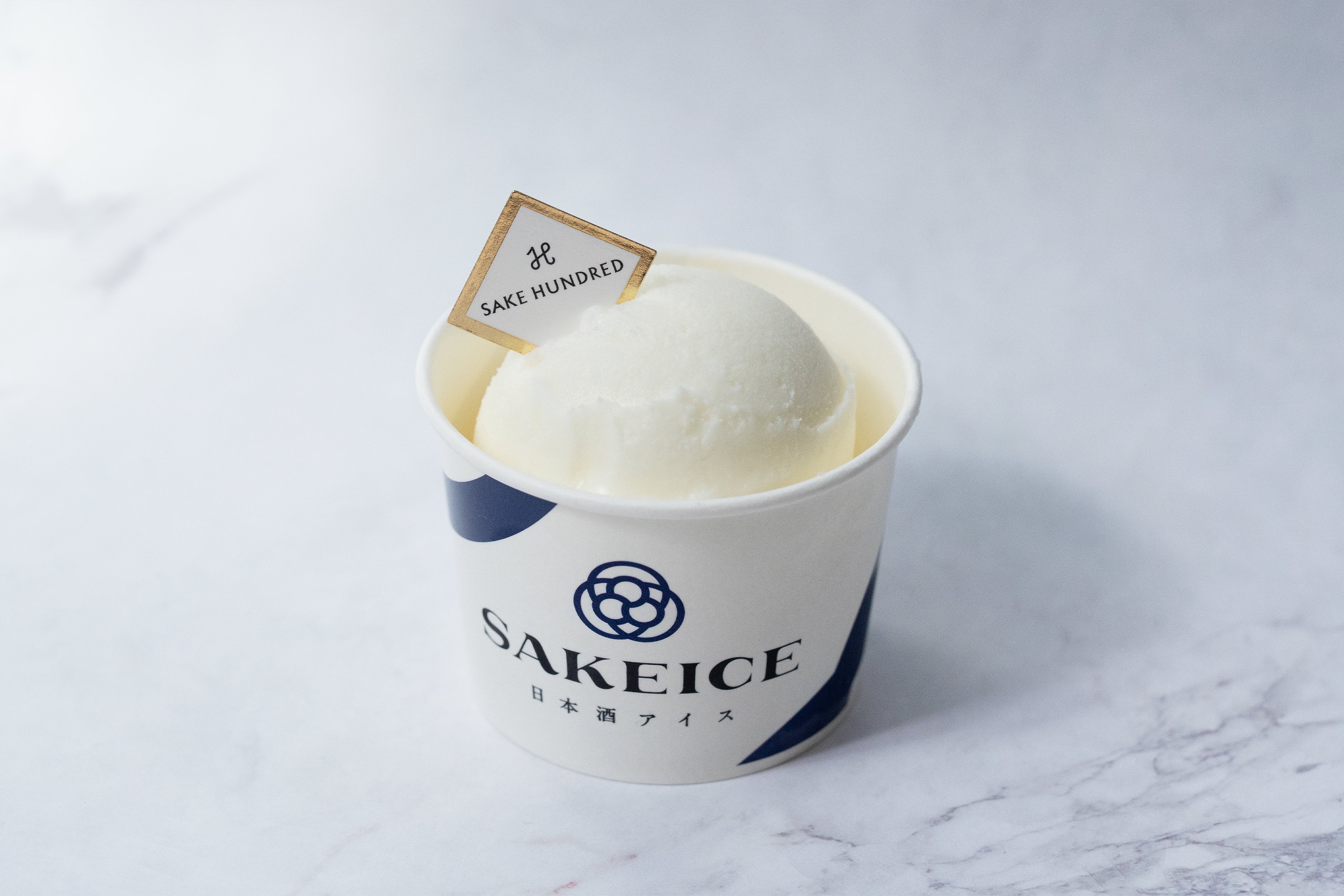 日本酒を「食べる」新提案。日本酒ブランド「SAKE HUNDRED」からフラッグシップの『百光』アイスが登場。1個3,000円、東京駅目の前のSAKEICE BAR！で販売