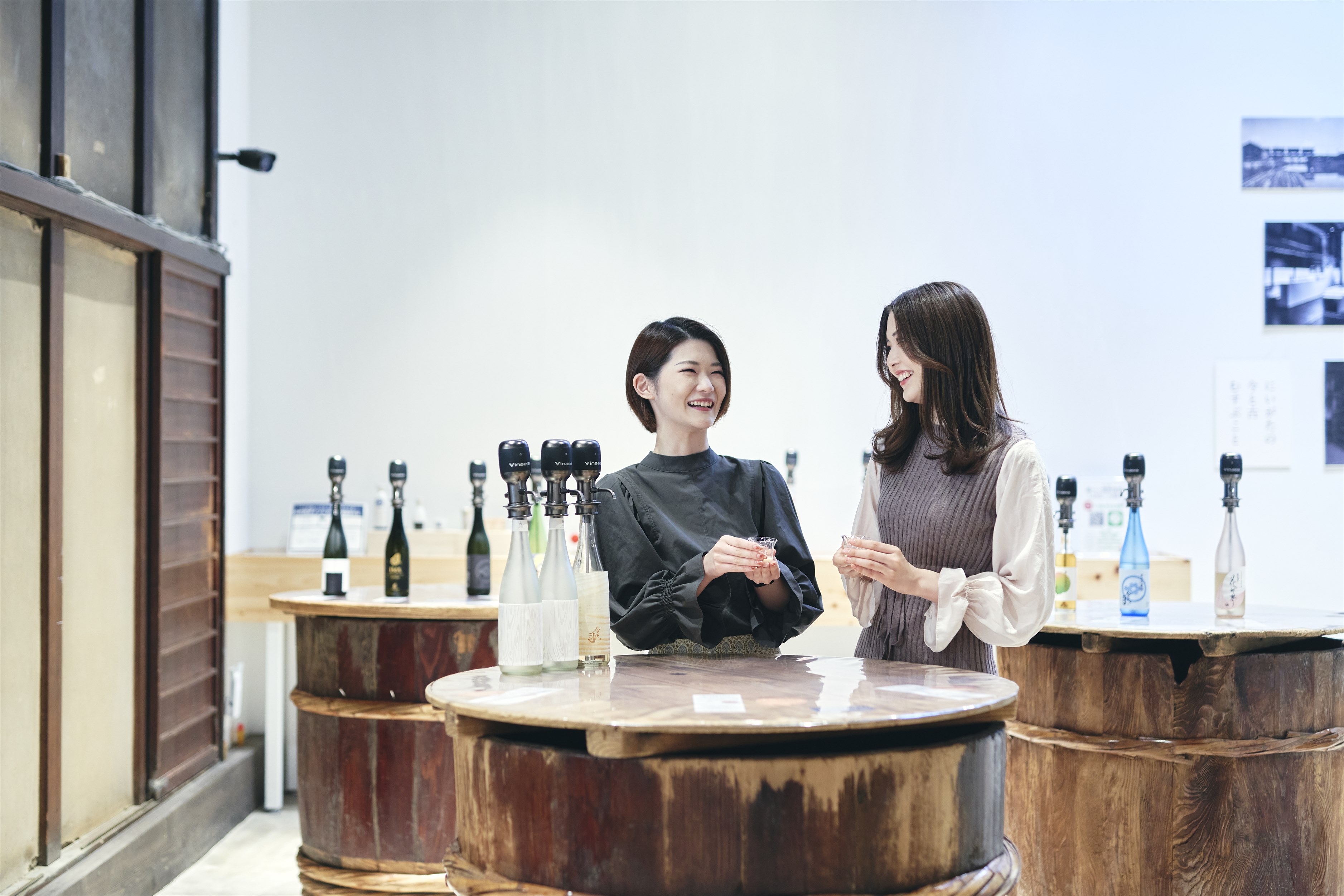 酒蔵を泳ぐ!? 今代司酒造 日本酒「錦鯉」オリジナルこいのぼりを直売店内に掲揚中!