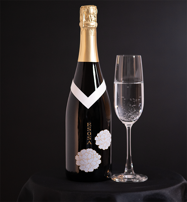 老舗酒蔵とコラボ開発!新しいスパークリング日本酒“ESOSA” をリリース
