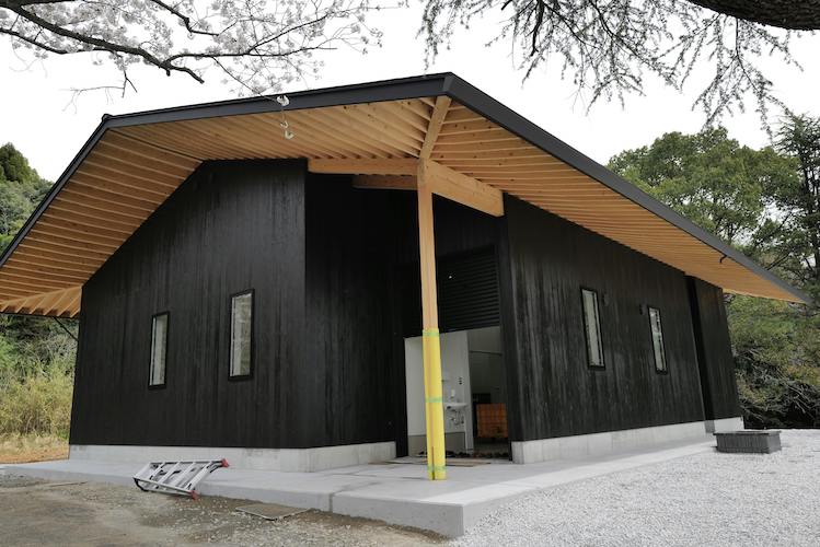 〜福岡県/福智町で建設中の酒蔵がついに完成〜日本の酒文化を世界に広めたい。生まれ故郷である地元の再興と日本が誇る伝統産業である酒の再興を掲げる一人の男の挑戦。天郷醸造所が完成しました。