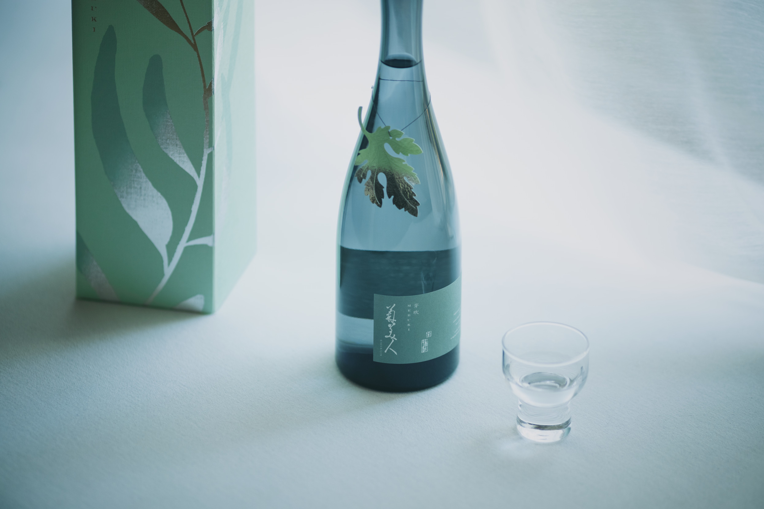 “花を贈るように”気持ちを届ける - 創業290年の酒蔵から新しい日本酒ギフトが誕生