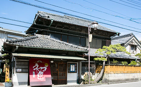 ちびまる子ちゃん コラボ日本酒「父ヒロシ」が今年で5周年!今年は富士山のかたちのおちょこセットもご用意いたしました。2025年5月1日(木)より予約受付開始!