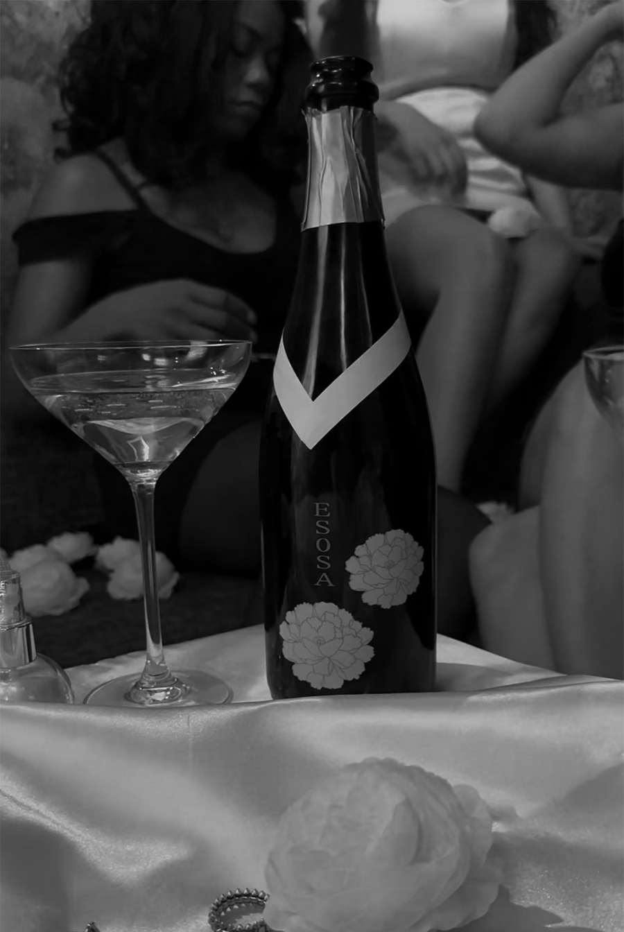 老舗酒蔵とコラボ開発!新しいスパークリング日本酒“ESOSA” をリリース