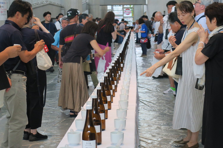 朝日酒造主催「貯蔵原酒100本のきき酒会」