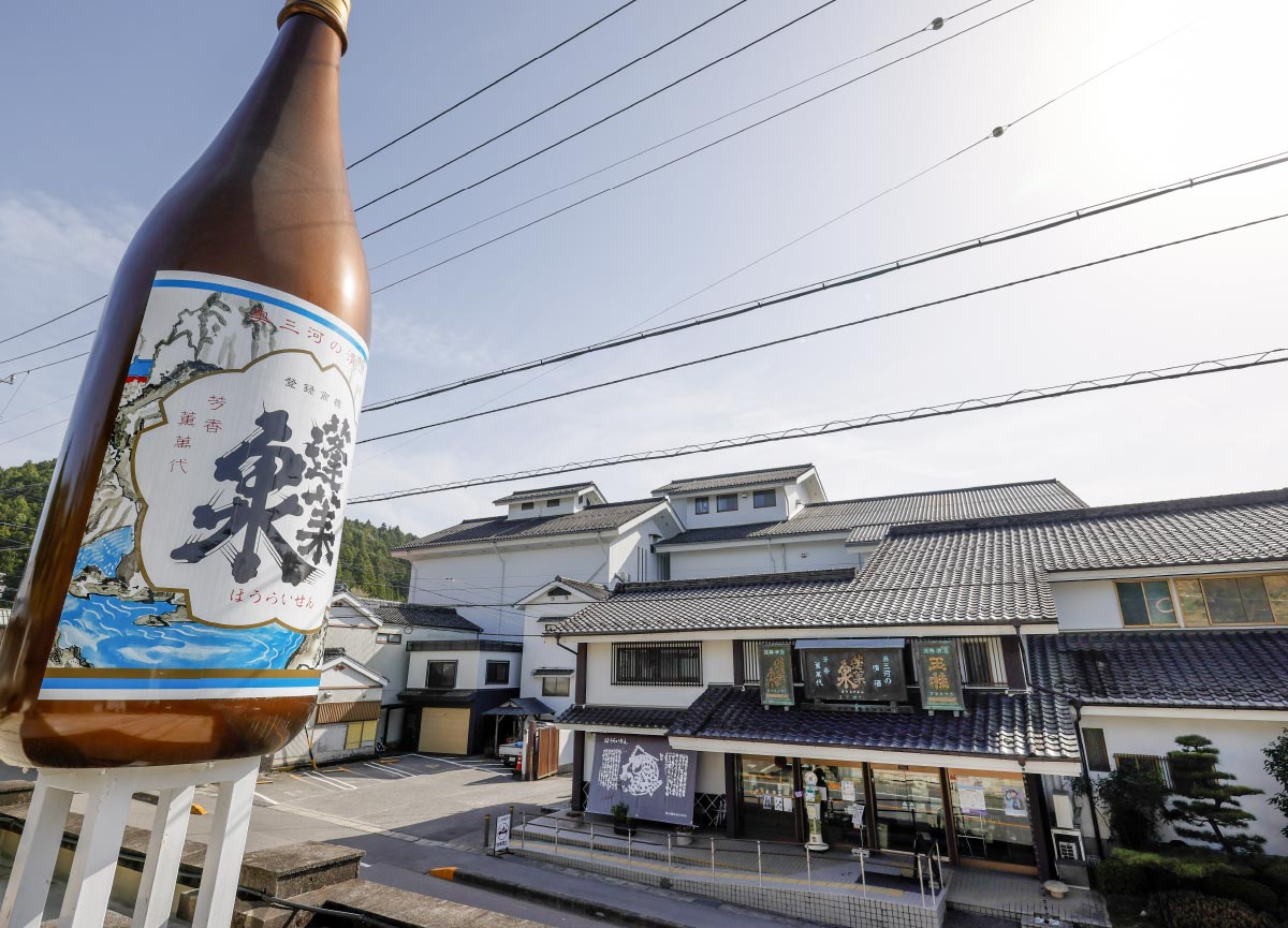 日本酒の繊細な旨味と名刀の切れ味のマリアージュ！「蓬莱泉×とくびぐみ 純米大吟醸」が登場