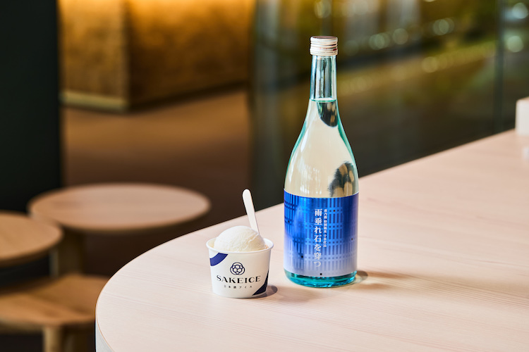 “CO₂削減に挑む米作り”から生まれた日本酒「雨垂れ石を穿つ 渡船」とSAKEICEがコラボ! ガチャ&蔵元来店イベント開催
