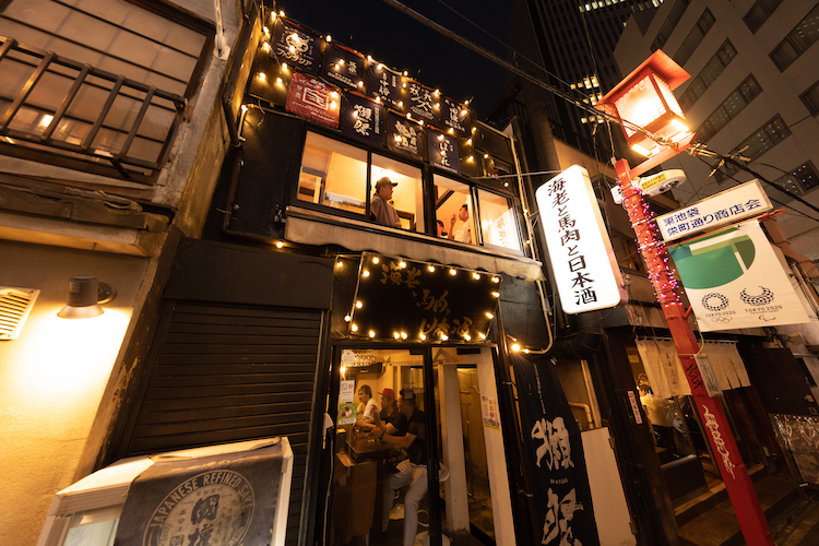 夏に美味しく楽しく飲める日本酒【夏酒 希少地酒 飲み放題 ¥2500】海老と馬肉と日本酒9周年記念7月1日~8月30日の期間限定 池袋栄町通り店 美久仁小路店 2店舗同時開催