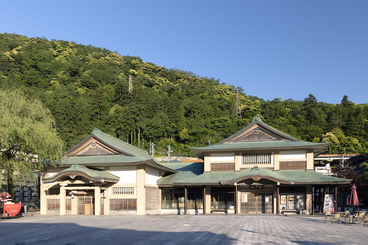 【50歳からの大人旅】川床体験&夏の純米酒&鮑の刺身を愉しむ☆二人併せて100歳以上で館内利用券1,000円分プレゼント。