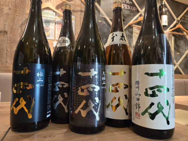 【先着36名様】圧倒的人気銘柄十四代を5種類贅沢に飲み比べ！「十四代5種飲み比べ」＋「日本酒35種飲み放題プラン」¥8,800(税込)｜8月16日〜8月31日、日本酒原価酒蔵「新橋二号店」にて開催