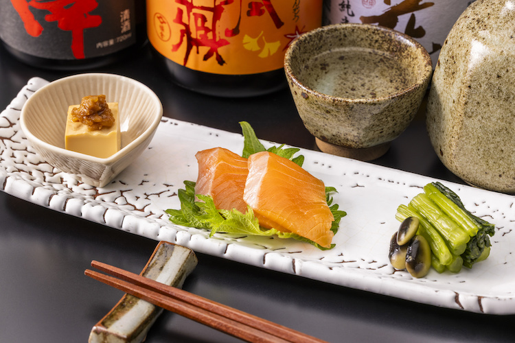 【軽井沢星野エリア 村民食堂】佐久の銘酒と“ひやおろし”が集う、秋の日本酒イベント「軽井沢サケテラス」開催