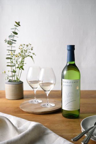 白鶴酒造の2商品が「ミラノ酒チャレンジ2025」で受賞！「Hakutsuru Blanc」がプラチナ賞を「梅酒原酒」がダブルゴールド賞を受賞