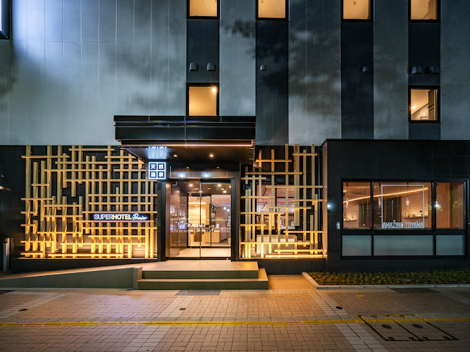 富山城の目の前！落ち着いた和風モダンな店内で地産地消グルメや地酒が楽しめる「スーパーホテルPremier富山・城址公園前」2025年8月8日(金)グランドオープン！