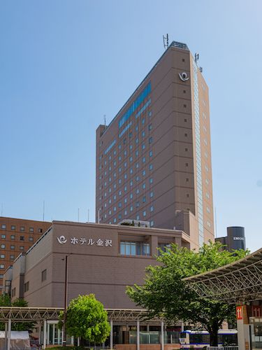 石川の銘酒と郷土の酒肴を愉しむ「呑み比べセット」の提供を開始