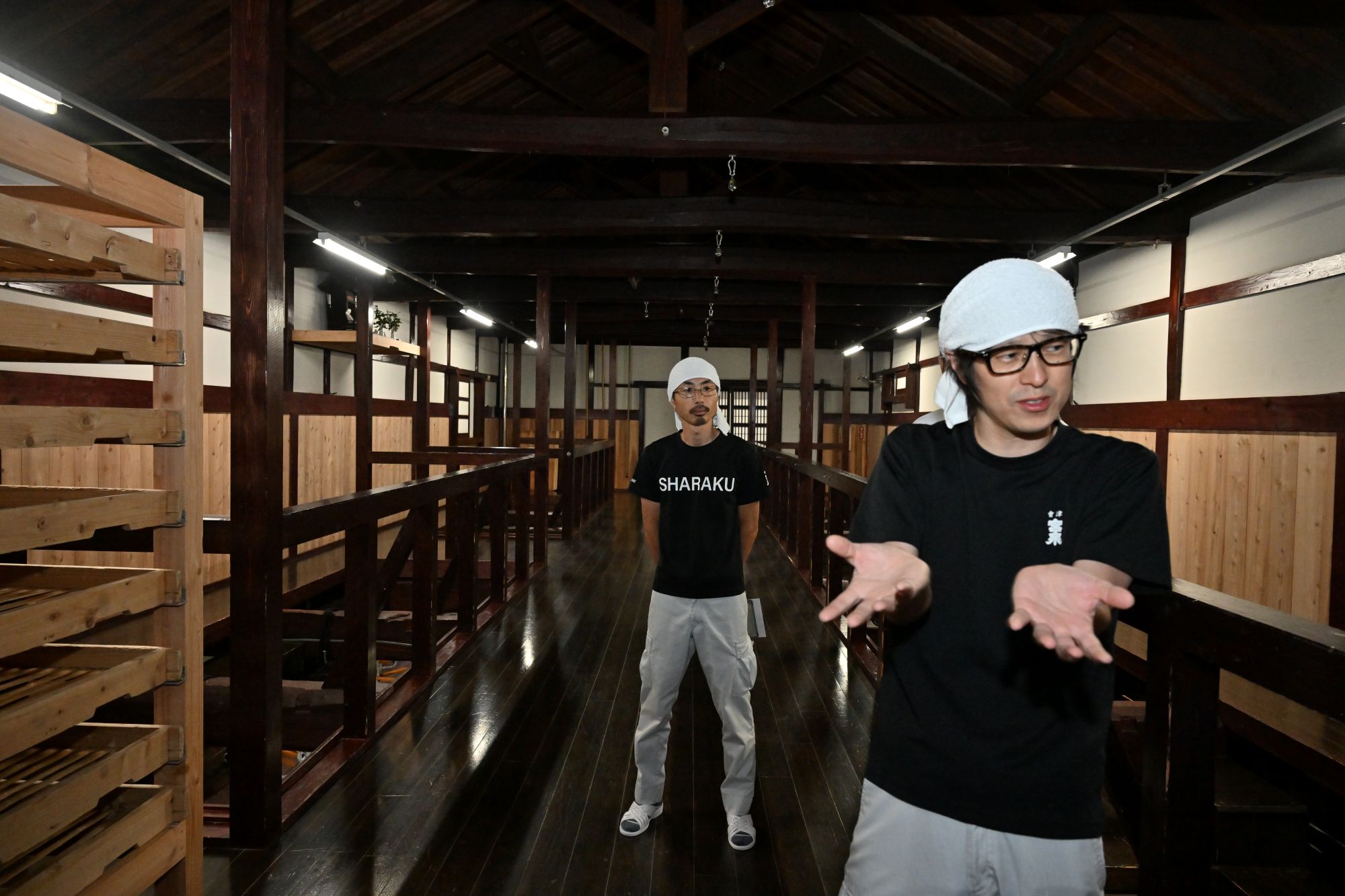 香りの老舗「日本香堂」と人気銘柄・冩樂の酒蔵「宮泉銘醸」が初タッグ！　フレグランスのように香りが移ろう日本酒『暁霞-AKIGASUMI-』、火入れボトルを9/15（祝・月）より新発売