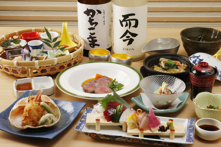 搾りたてが一年中楽しめる「日本酒樽サーバー」を導入！全国約80種の地酒と本格和食を味わう"日本酒オアシス"「和食日和 おさけと 品川」が11月12日オープン