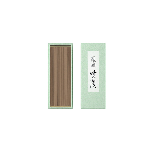香りの老舗「日本香堂」と人気銘柄・冩樂の酒蔵「宮泉銘醸」が初タッグ！　フレグランスのように香りが移ろう日本酒『暁霞-AKIGASUMI-』、火入れボトルを9/15（祝・月）より新発売