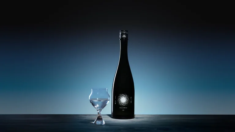 〜構想から約700日の時を経て〜日本の酒文化を世界に広めたい。生まれ故郷である福智町の再興と日本が誇る伝統産業である酒の再興を掲げる男の挑戦。天郷醸造所が手がける「在る宵」が公式サイトで販売開始。