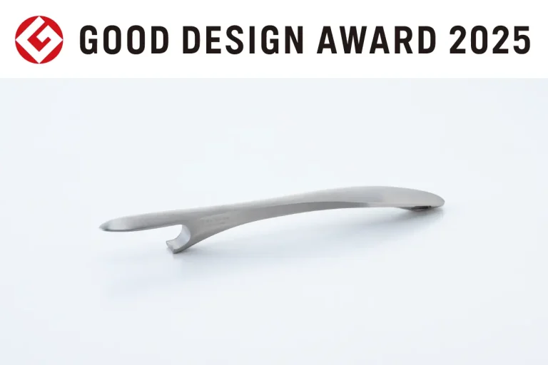 「Sake Bottle Opener」が2025年グッドデザイン賞を受賞 — 多様な日本酒の栓を一つで開ける新しい道具【JAPAN CRAFT SAKE COMPANY × SUWADA】