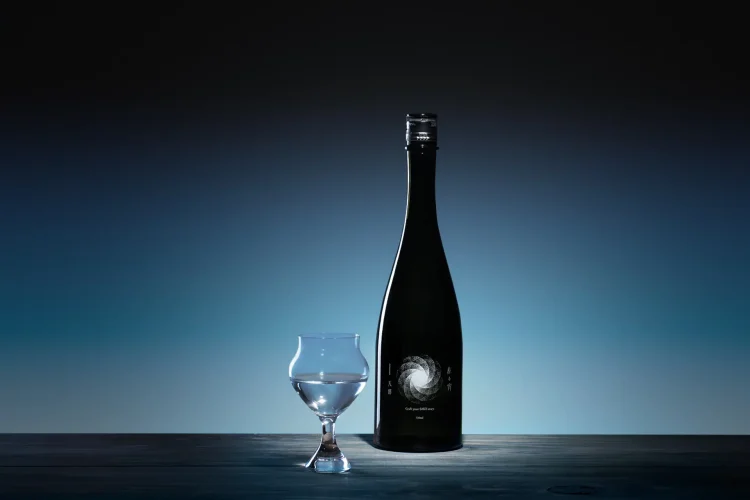 〜販売開始から約2週間で完売〜想いを醸す物語、第一章は完売御礼。福岡・天郷醸造所フラッグシップモデル『在る宵 天郷』が販売開始から約2週間で完売。次回販売予定は2025年11月下旬予定！！