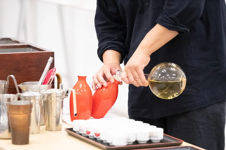 世界的にもユニークな「温めて飲む酒」の魅力とは ～温度と酒器で広がる、日本酒の新体験～