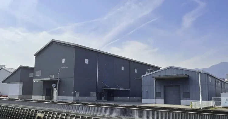 白鶴酒造は紙パックに特化したボトリング工場「灘大石工場」を新設～2026年6月から本格稼働、受託充填事業も強化～