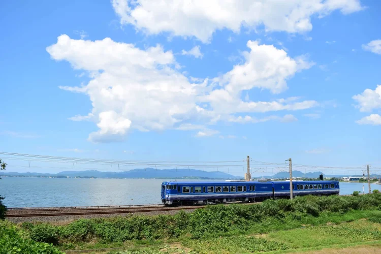 観光列車「あめつち」×中海・宍道湖・大山圏域観光局 初コラボ企画「～酒蔵おすすめの酒と肴に出会う～山陰の地酒に恋する列車」を運行します